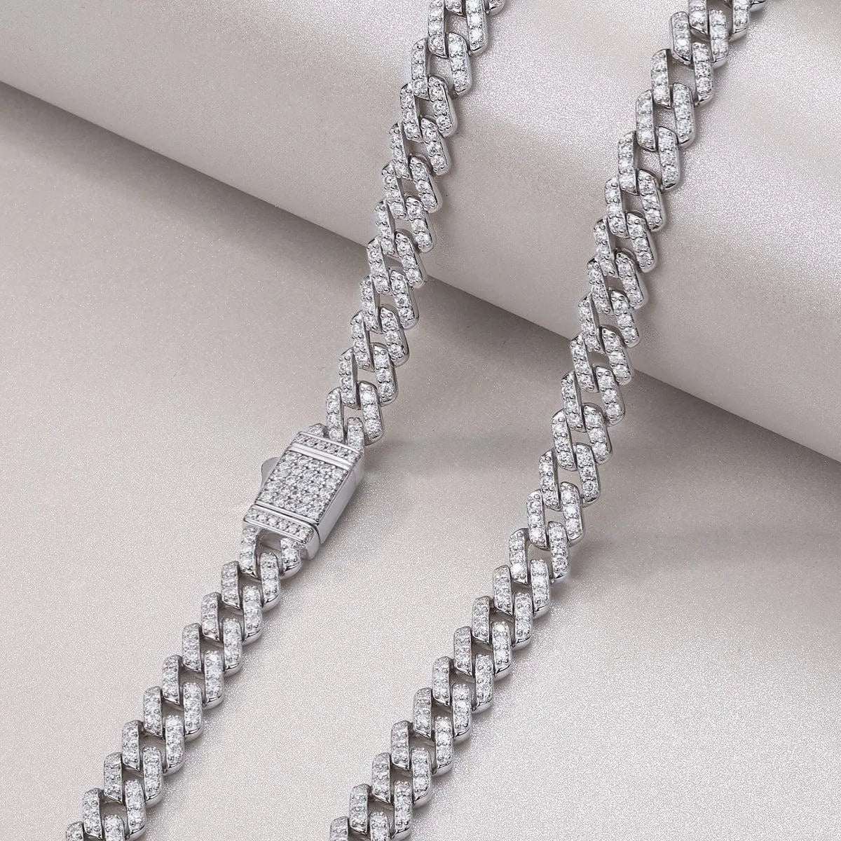 60cm Iced-Out Moissanite Cuban Link Chain S925 Platinum Plated | Perlizia-Perlizia