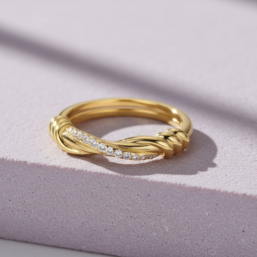 Moissanite Twisted Pavé Ring 18K Gold Plated S925 Silver "Golden Twist" | Perlizia-Perlizia