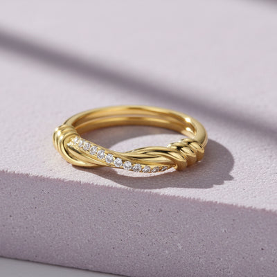 Moissanite Twisted Pavé Ring 18K Gold Plated S925 Silver "Golden Twist" | Perlizia-Perlizia
