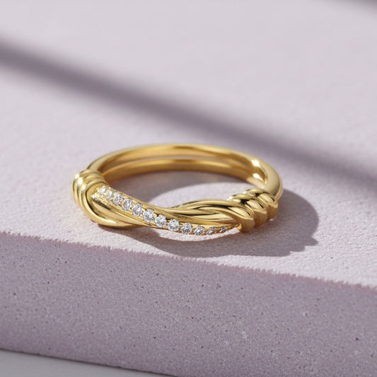 Moissanite Twisted Pavé Ring 18K Gold Plated S925 Silver "Golden Twist" | Perlizia-Perlizia