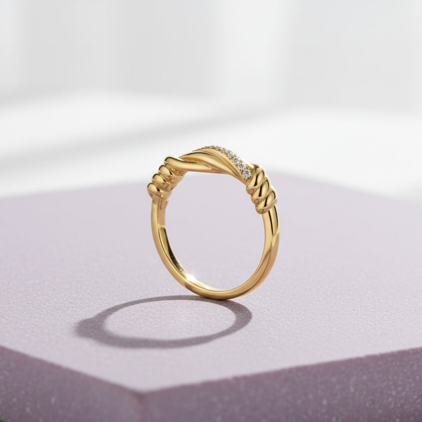 Moissanite Twisted Pavé Ring 18K Gold Plated S925 Silver "Golden Twist" | Perlizia-Perlizia