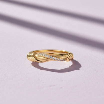 Moissanite Twisted Pavé Ring 18K Gold Plated S925 Silver "Golden Twist" | Perlizia-Perlizia