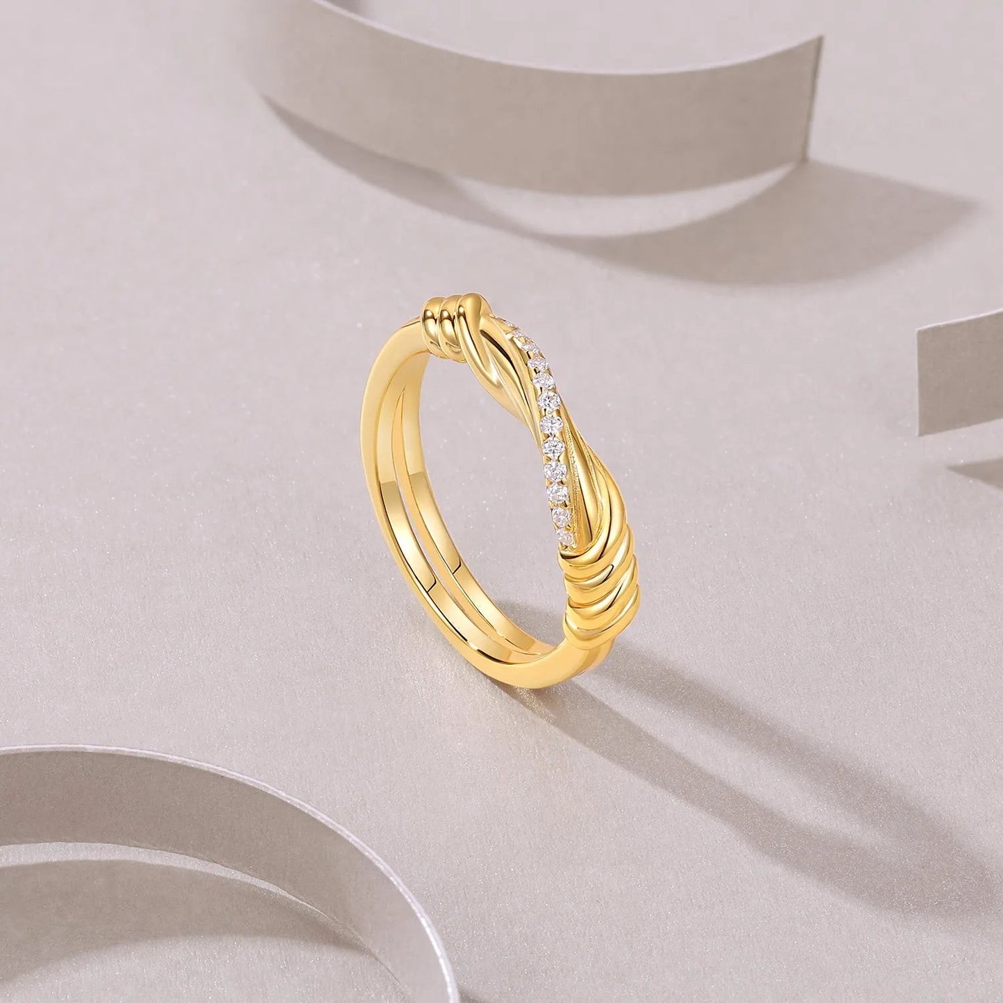 Moissanite Twisted Pavé Ring 18K Gold Plated S925 Silver "Golden Twist" | Perlizia-Perlizia