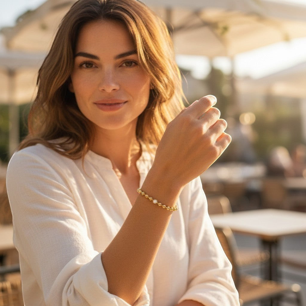 Perlizia gold-plated S925 sterling silver beaded bracelet with 1ct Moissanite center stone.