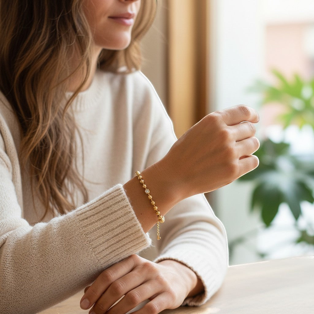 Perlizia gold-plated S925 sterling silver beaded bracelet with 1ct moissanite center stone.